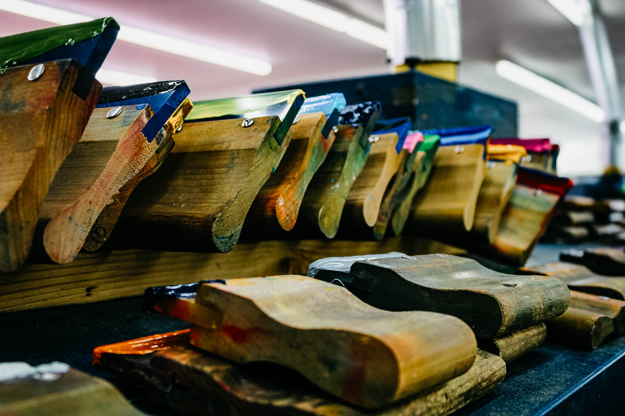 Rows of squeegees for screen printing